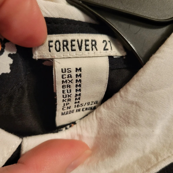 Forever 21 Daisy Print Shift Dress - Picture 5 of 7